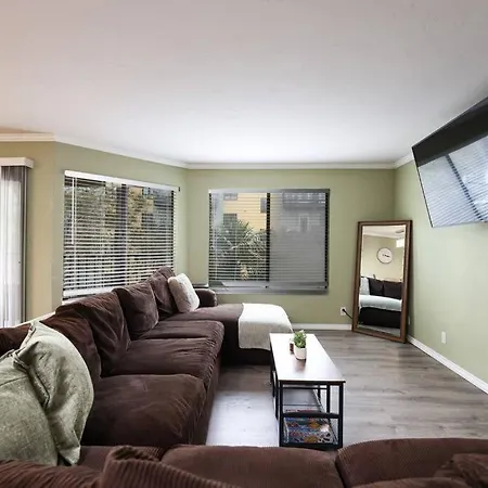 Chic Condo Steps From Petco Park